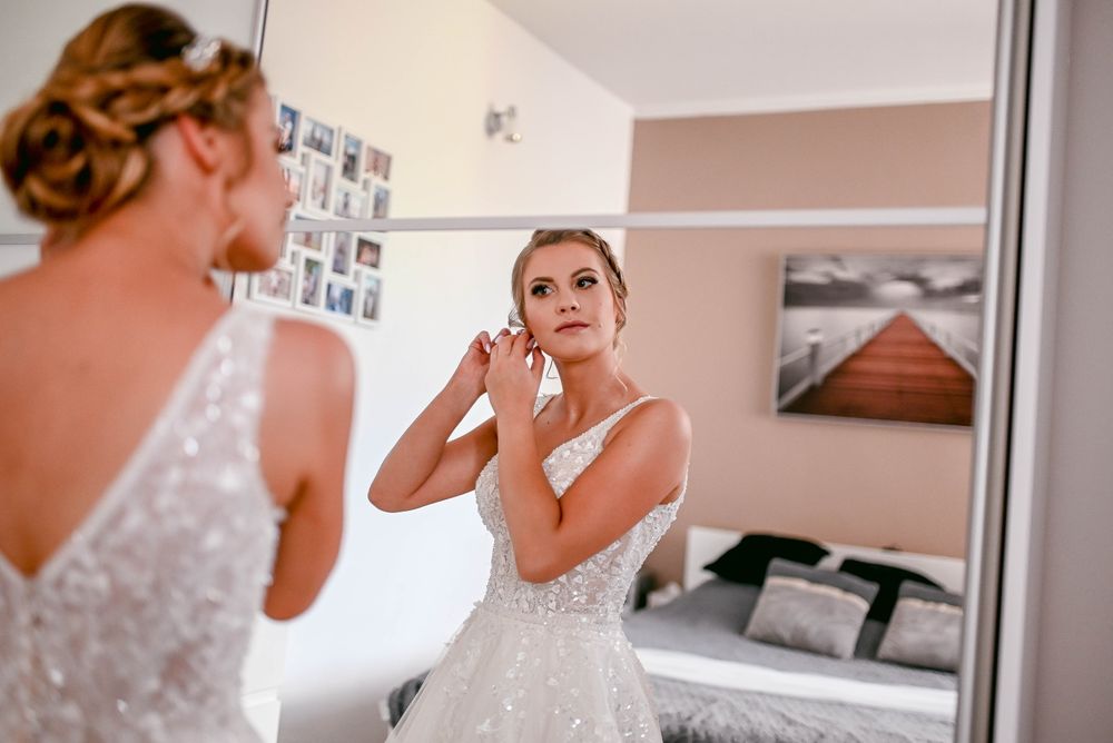 Suknia ślubna literka A