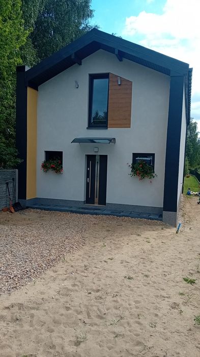 Domek ogrodniczy na narzędzia.