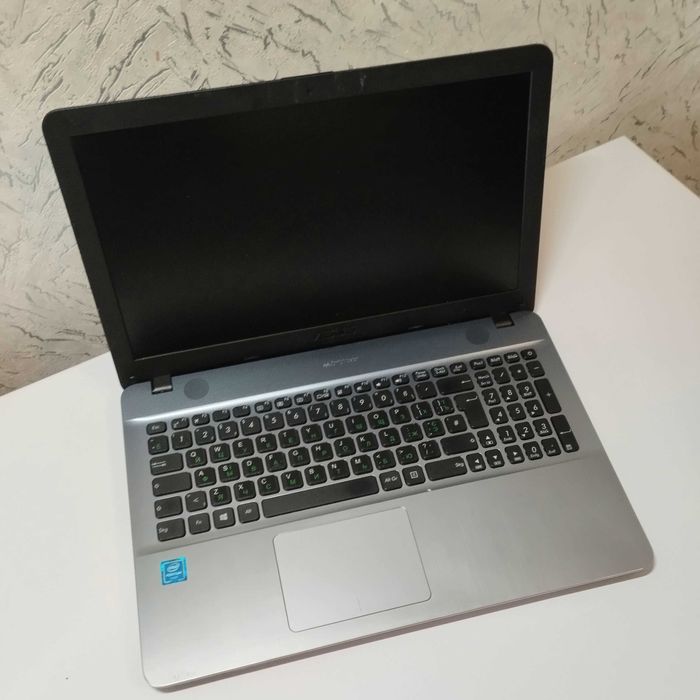 Ноутбук Asus VivoBook X541SA / 4 ядра N-3710 / 4/120 SSD / батарея 2-3 часа