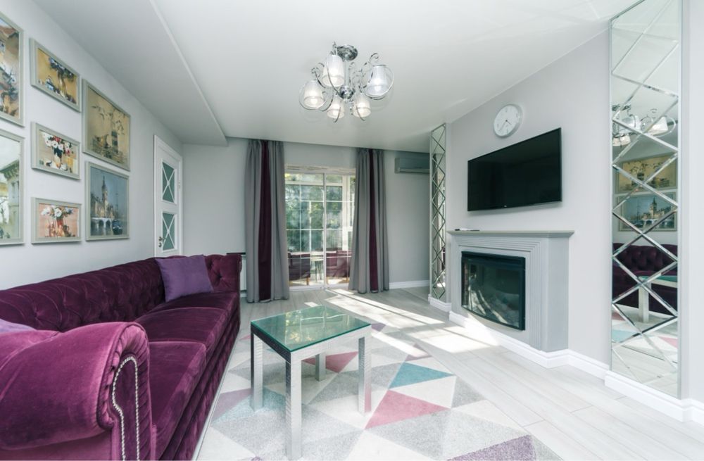 Посуточно, двухкомнатная  , центр , Гуливер , бульвар Леси Украинки 10