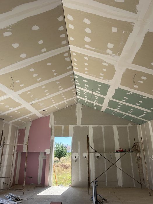 Pintura , pladur , chão flutuante, paredes divisorias