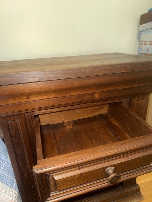 Duas mesas de Cabeceira em Madeira Maciça Antiga