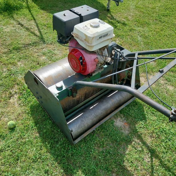 Walec samojezdny do trawy