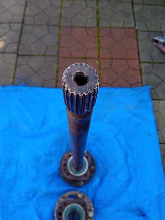 // Продам // Полуоси заднего моста москвич 2140 \\