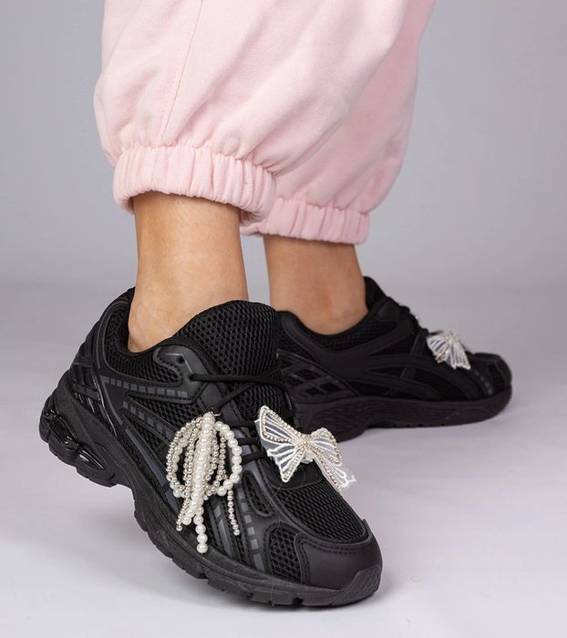 Czarne sneakersy z odpinanymi ozdobami Lekrus