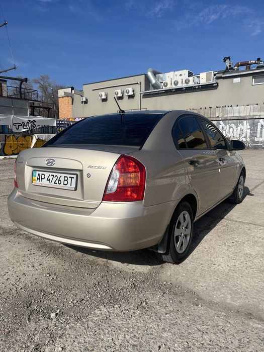 Hyundai accent 2009 рік