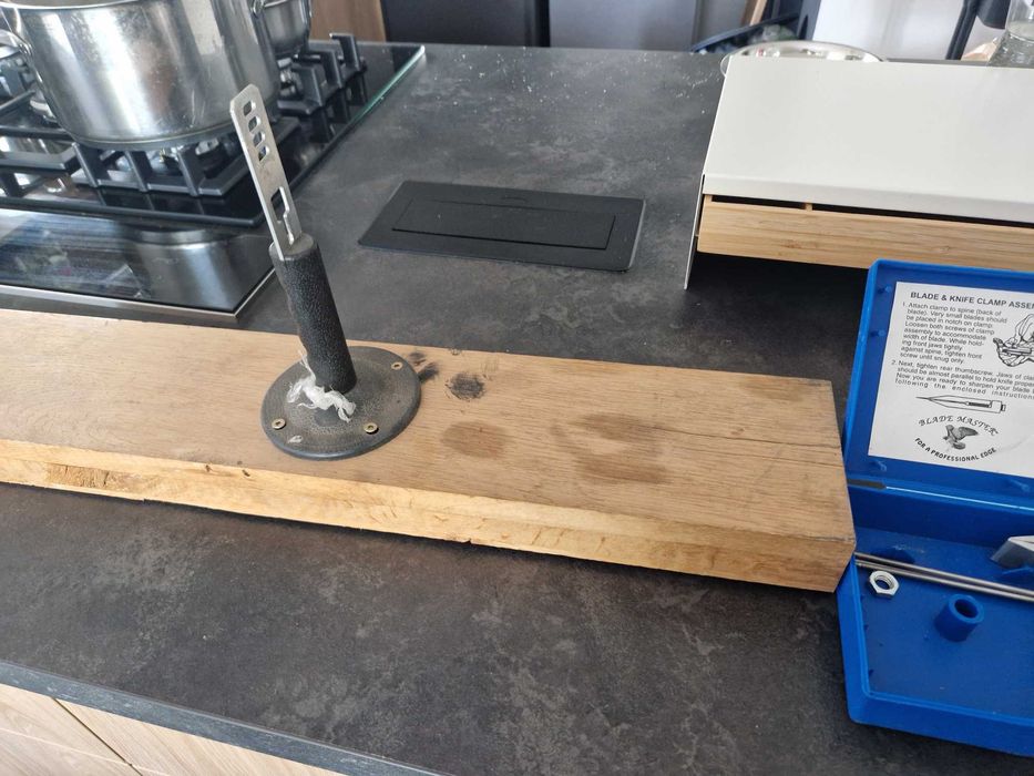 Sprzedam przyrząd do ostrzenia noży