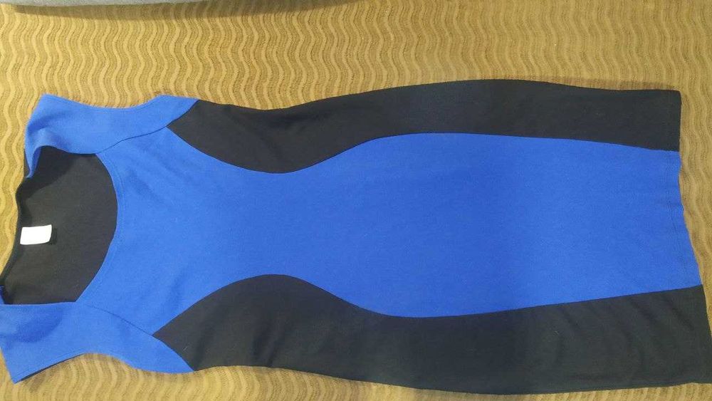 Жіноча сукня з силуетом