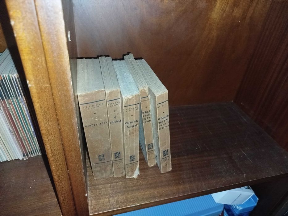 vendo livros antigos variados interessantes e em bom estado 2