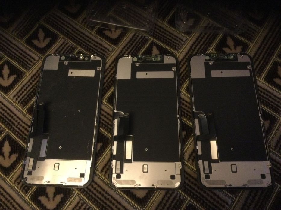 iPhone XR 3 wyświetlacze i płyta główna uszkodzone