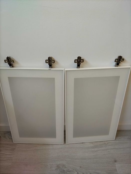 Duas portas Glassvik de vidro fosco, 60x38 cm, com dobradiças