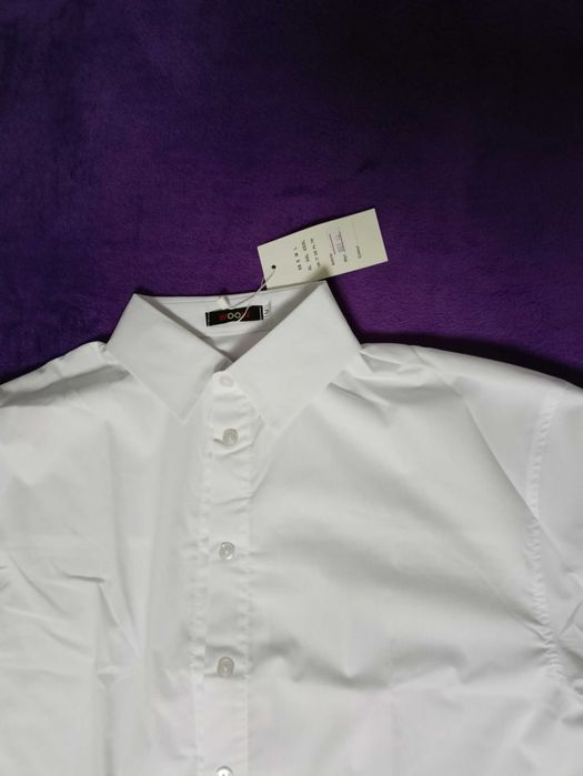 Біла жіноча сорочка