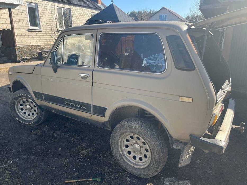 Автомобіль ВАЗ 2121 НИВА