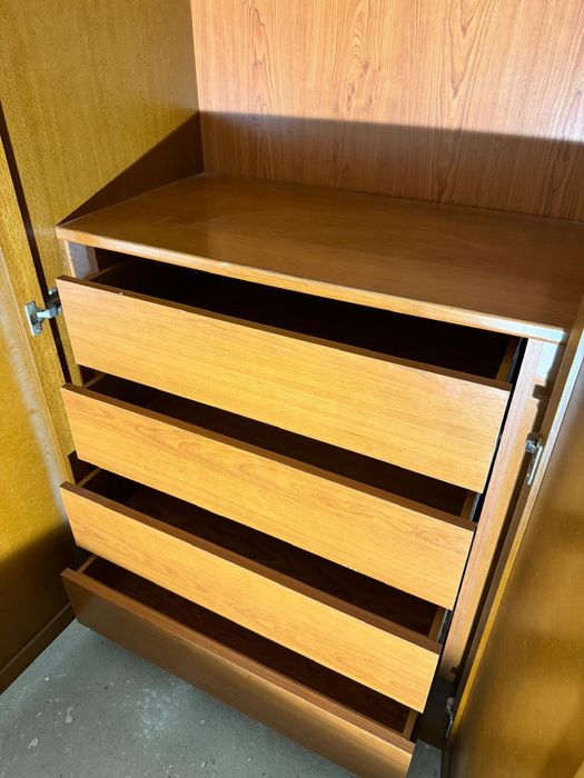 Roupeiro em madeira 2 portas , 4 gavetas