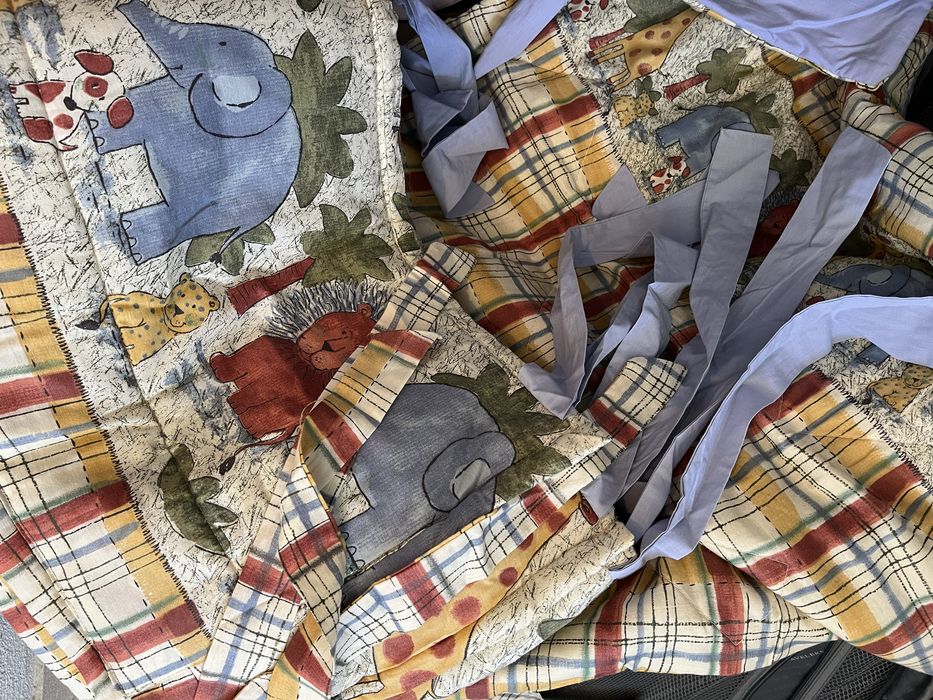 Endredon de cama de bebe com protecao das grades igual