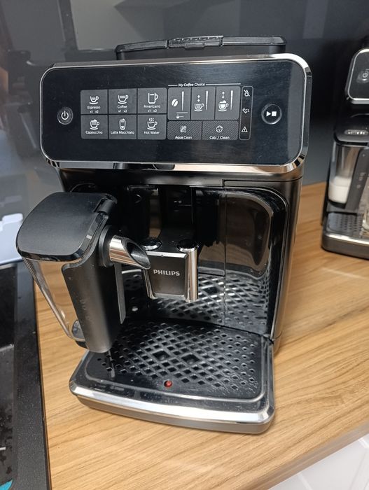 Expres Philips latteGo EP3241