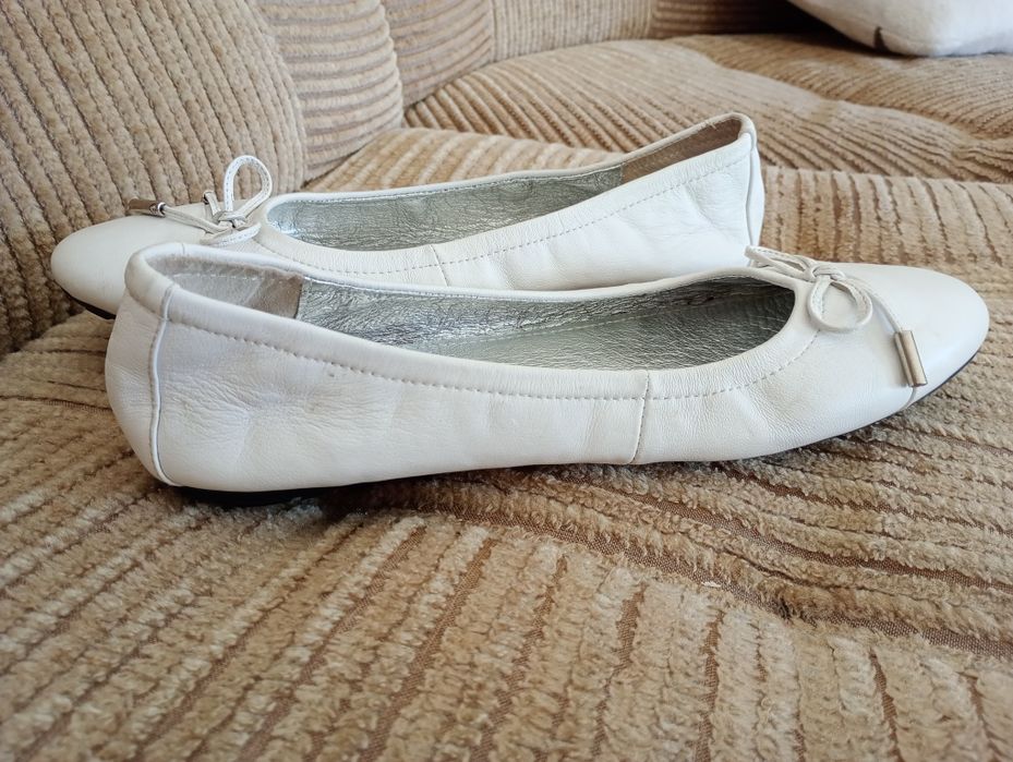 Baleriny białe skora