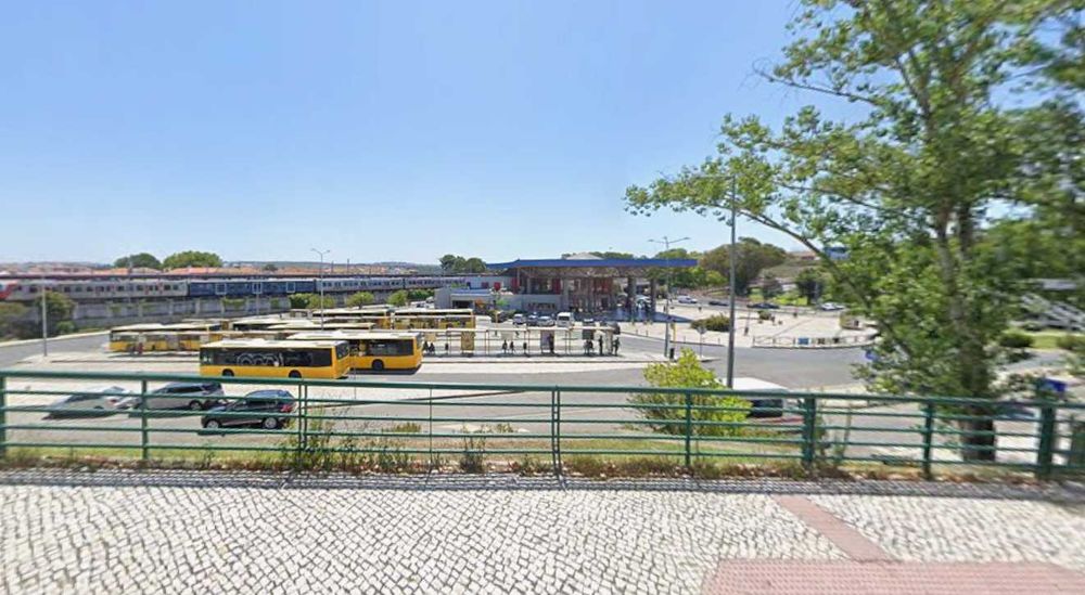 T2 Luminoso com 2 Varandas e Arrecadação | Monte Abraão