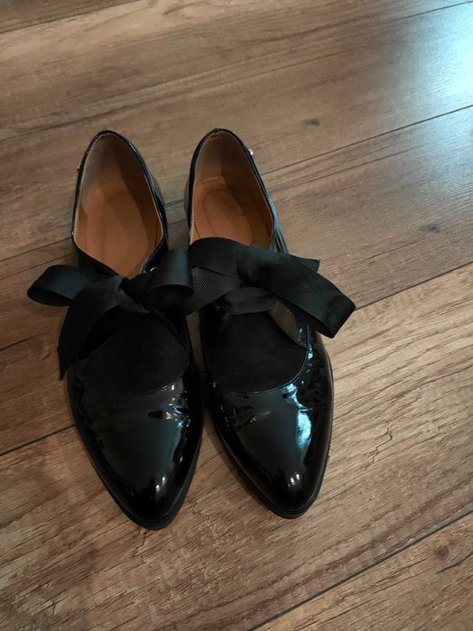 Buty Kazar lakierowane czarne 39