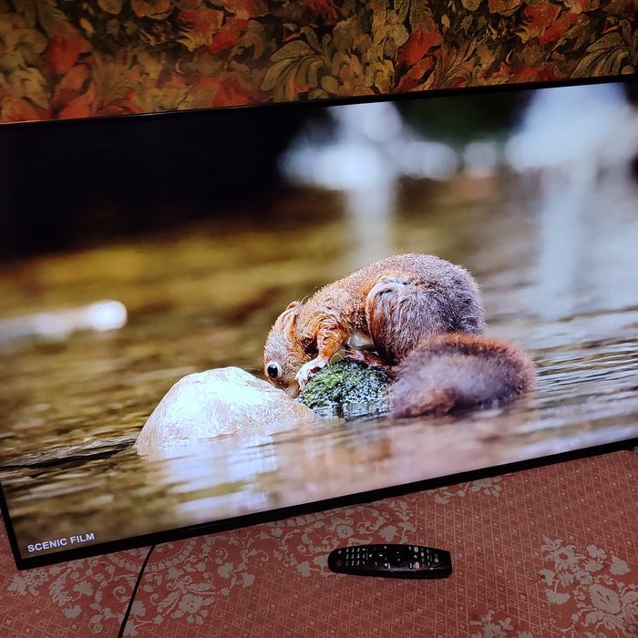 Безрамочный Смарт телевізор LG50UP7700 из германии