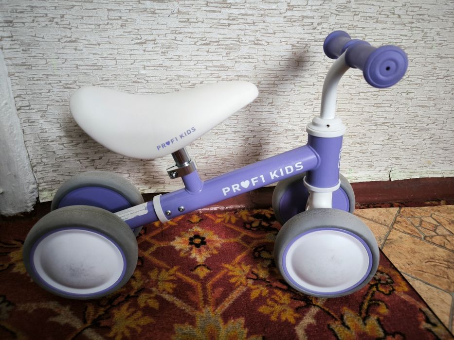 Беговел для девочки 1-2 года