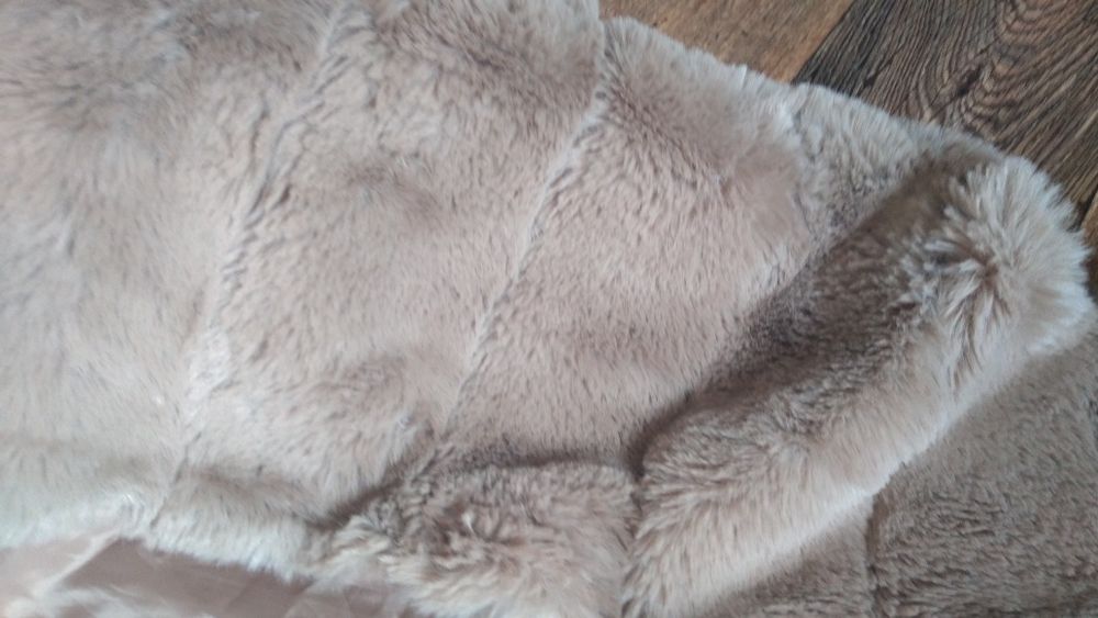 Nowa kremowa kamizelka futerko rozmiar S/M