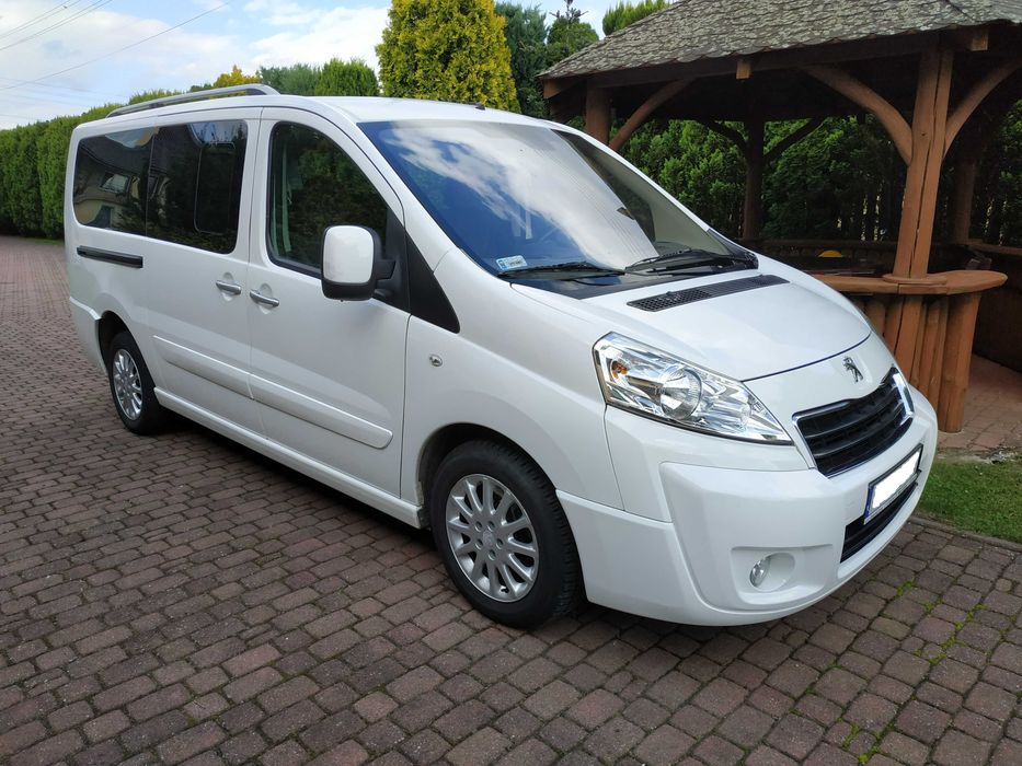 Wynajem busa 8 osób Peugeot Expert Jumpy Traffic Custom BUS WOLNY