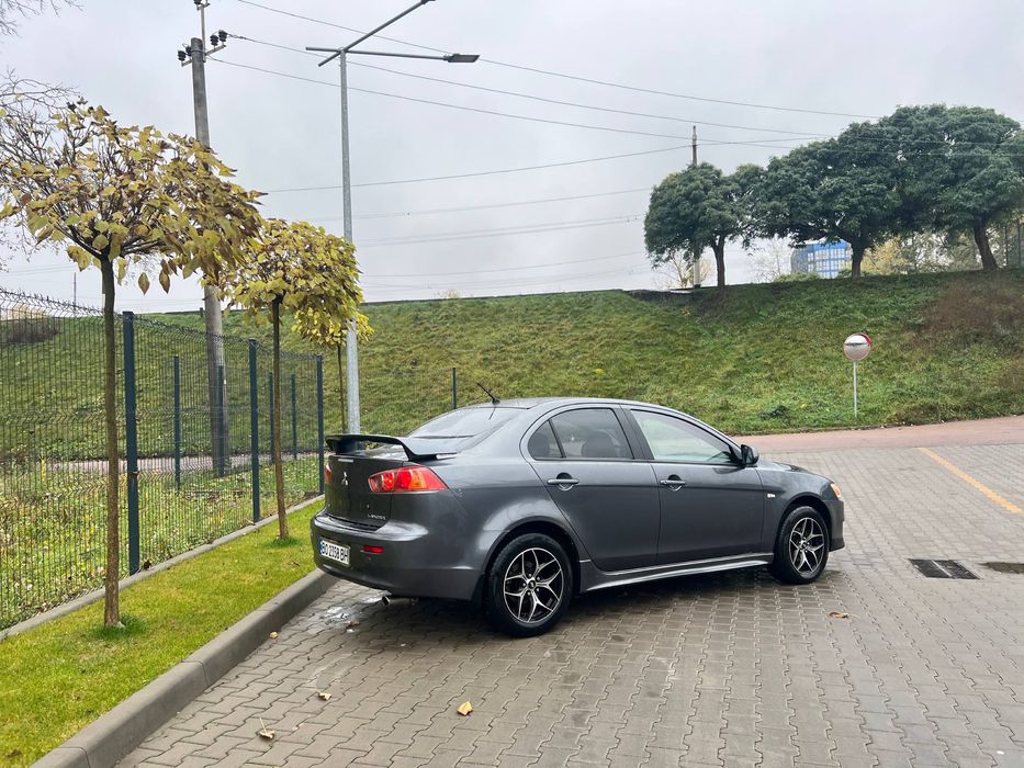 Mitsubishi lancer 10