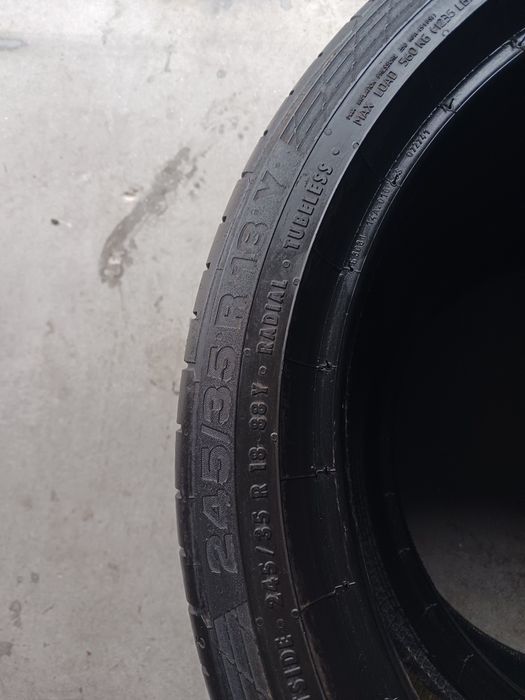 Vendo pneus semi-novos 245/35/18 Continental