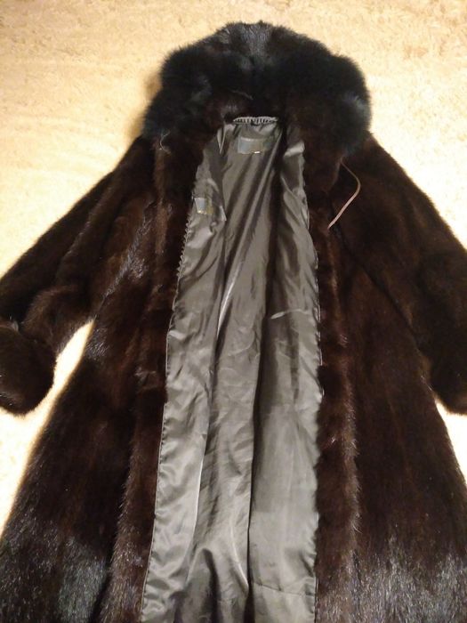 Шуба нутрія з норкою