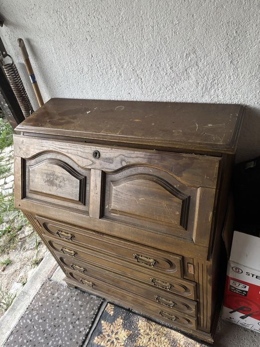 Movel de madeira antigo em bom estado