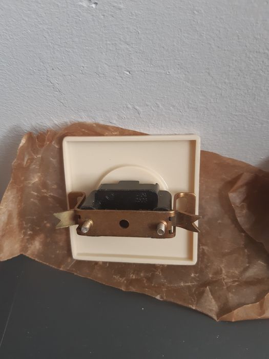 Nowe gniazdka prosto z PRL