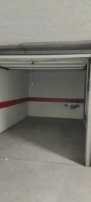 Arrenda-se garagem em box Santiago  do Cacém