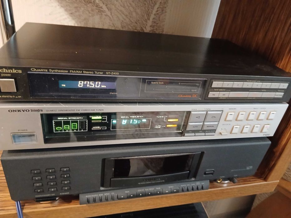 тюнеры  Technics st-z400, Onkyo Integra T-4015.