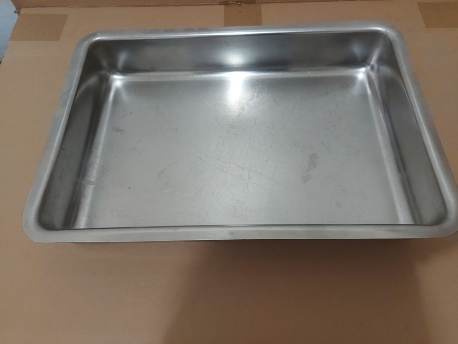 Tabuleiro inoxidável. Comprimento 38cm. Largura 26cm