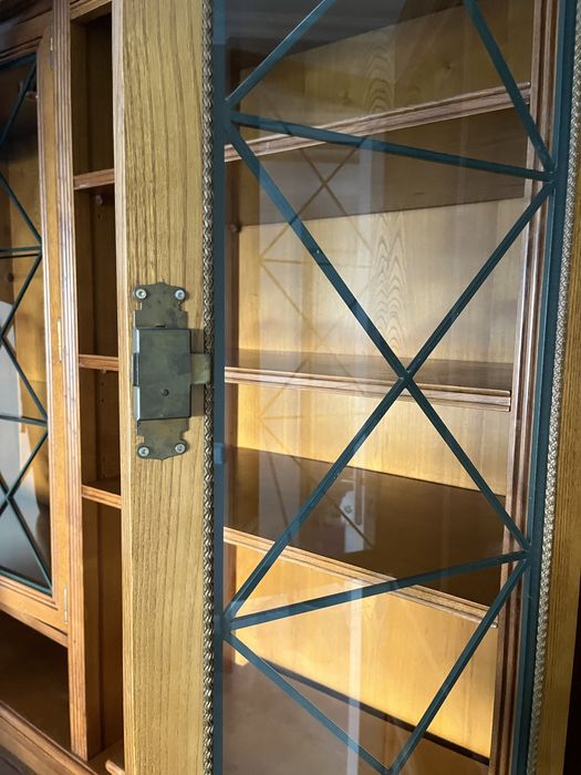 Movel de castanho da cor cerejeira