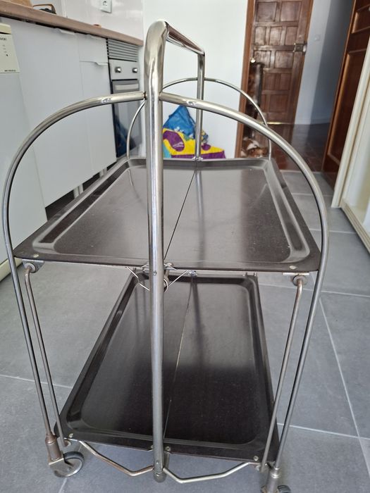 Mesa articulada  com rodas
