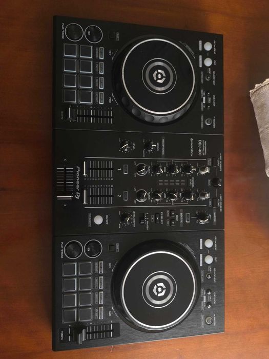 Mesa de DJ/Controladora Pioneer DDJ 400