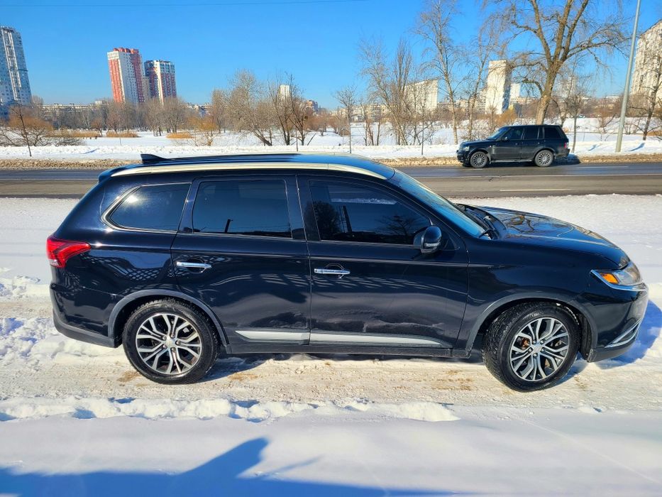 Mitsubishi Outlande 2017 2.4 газ-бензин