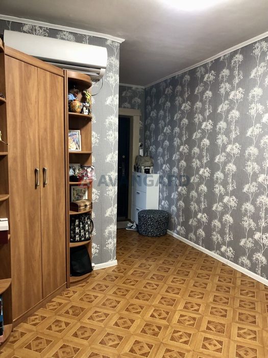 Продам 3 кімнатну з холом на Лівому березі