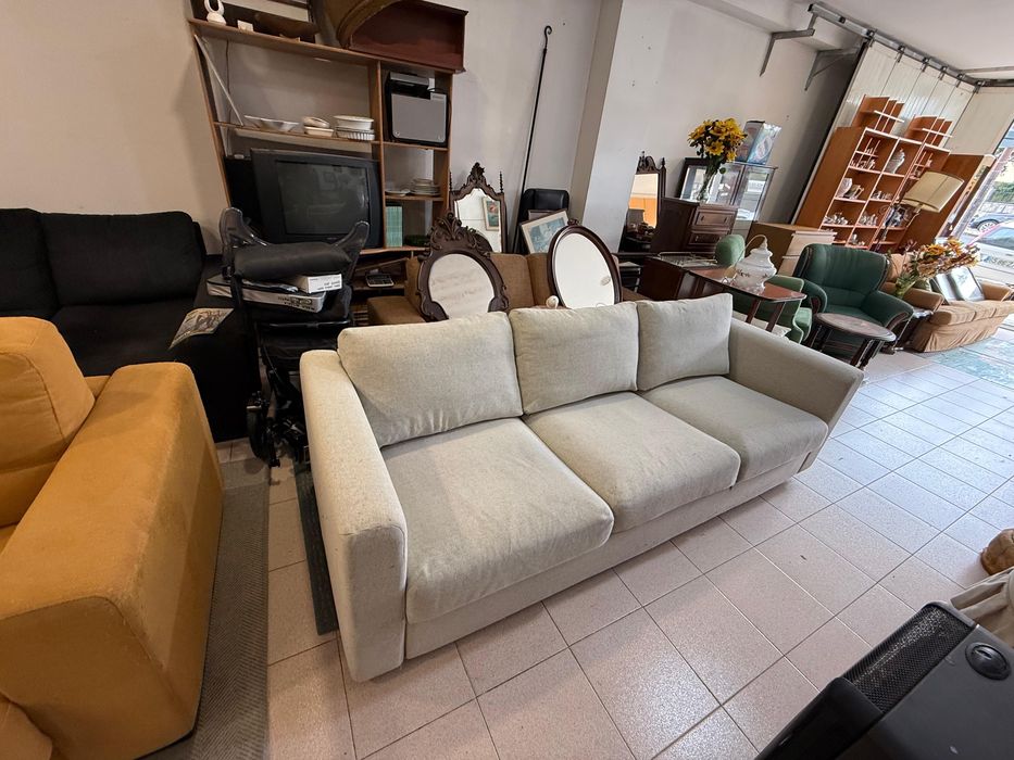 Sofa bege em otimo estado!! Fazemos entrega!!