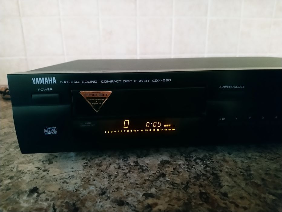 YAMAHA CDX-580 Natural Sound CD Compact Disc Player