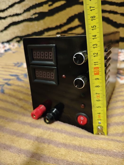 Лабораторний блок питания 0-24(30)В, 0-6А.