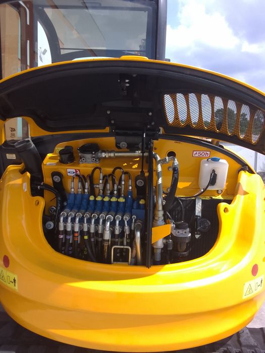 Mini giratória escavadora JCB 5T (1671 h)