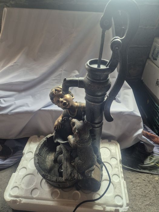 Fontanna ogrodowa  figura  REGINA