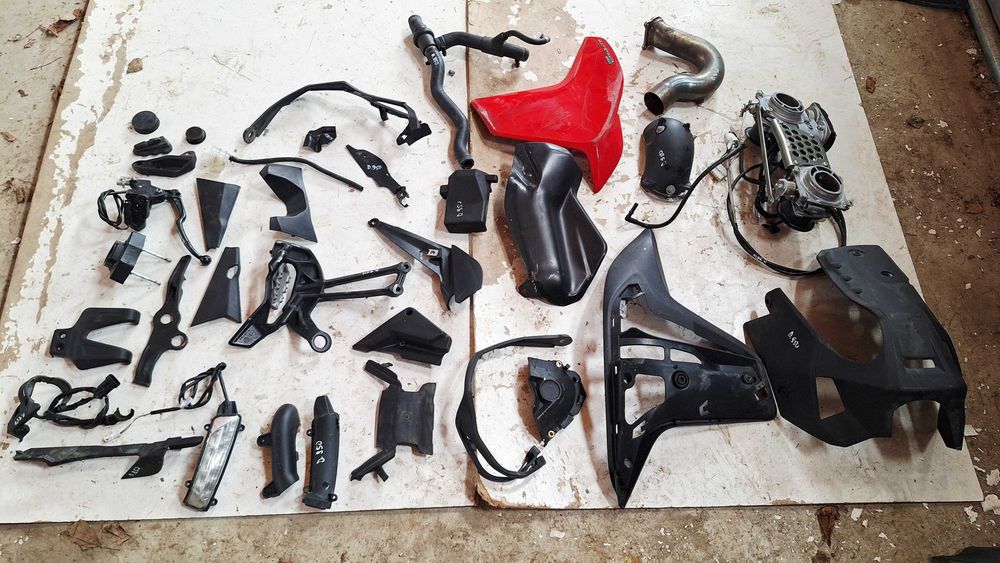 Ducati Multistrada 950 osłona kierunkowskaz boczek wypełnienie plastik