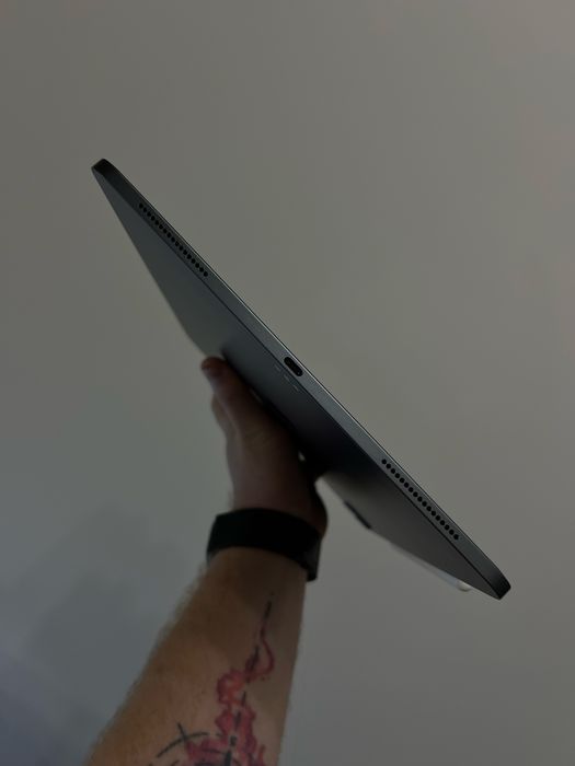 Apple iPad Pro 12.9 Apple pencil Magic Keyboard в стані нового