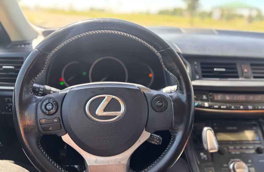 Lexus CT 200h      2017