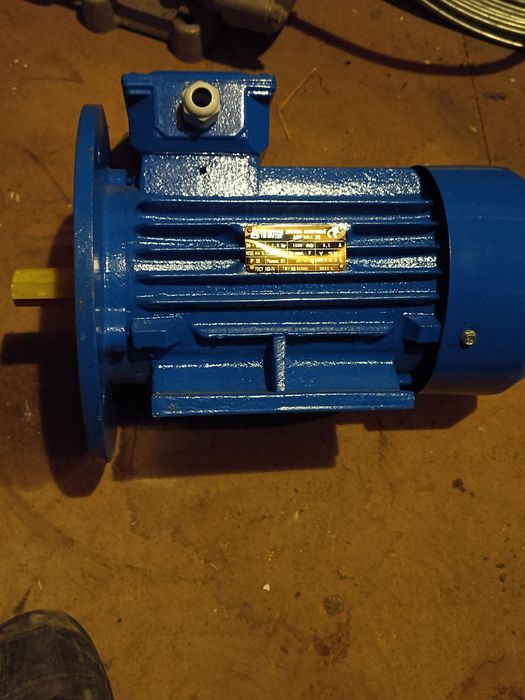 Електродвигун 2.2 квт, 1500 об/хв, лапи/флянець, новий