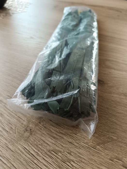 Zamek kryty siatka spirala butelkowa zieleń, dł 30 cm - 50 szt.